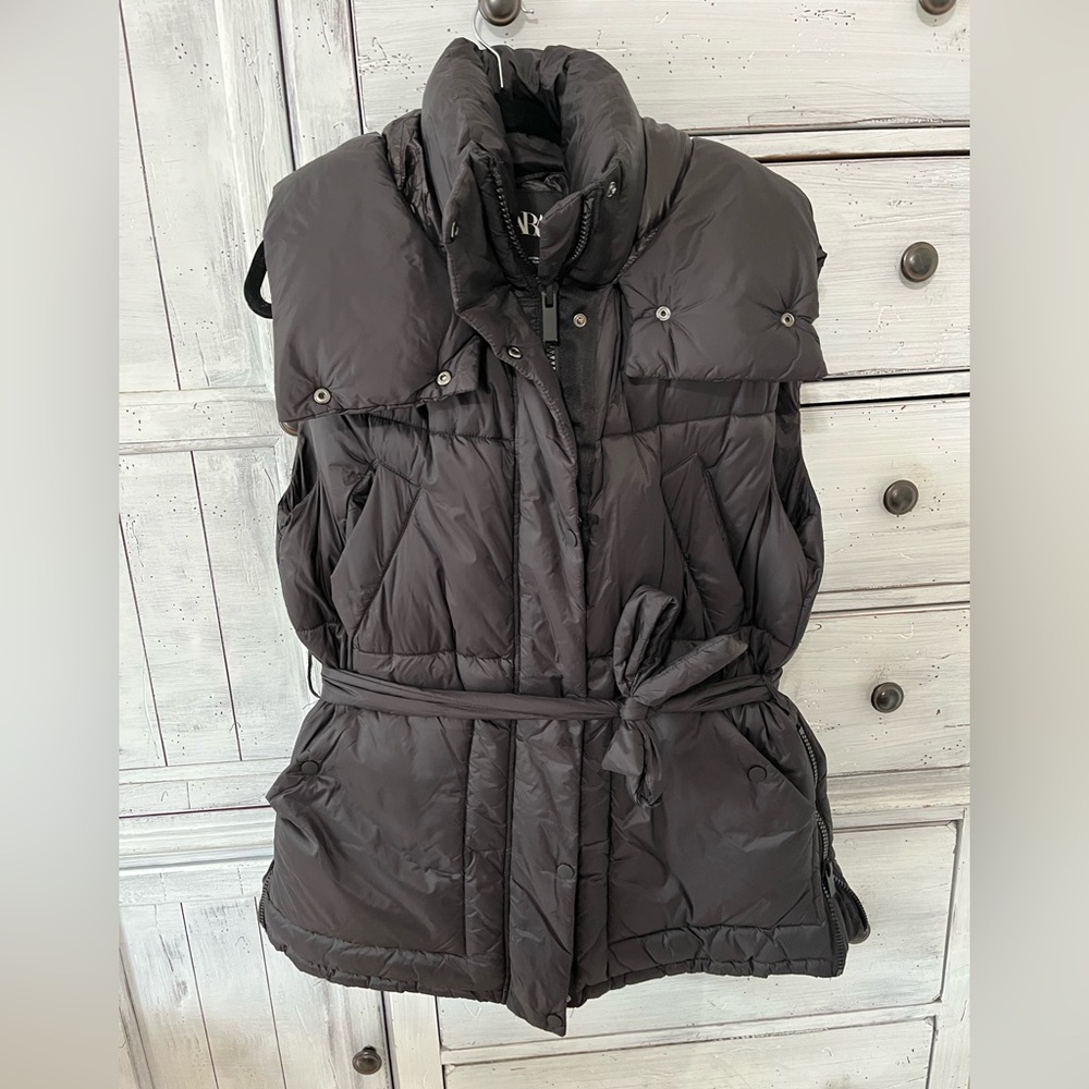 Zara Women's Black Puffer Vest. Sz S-M (very roomy)